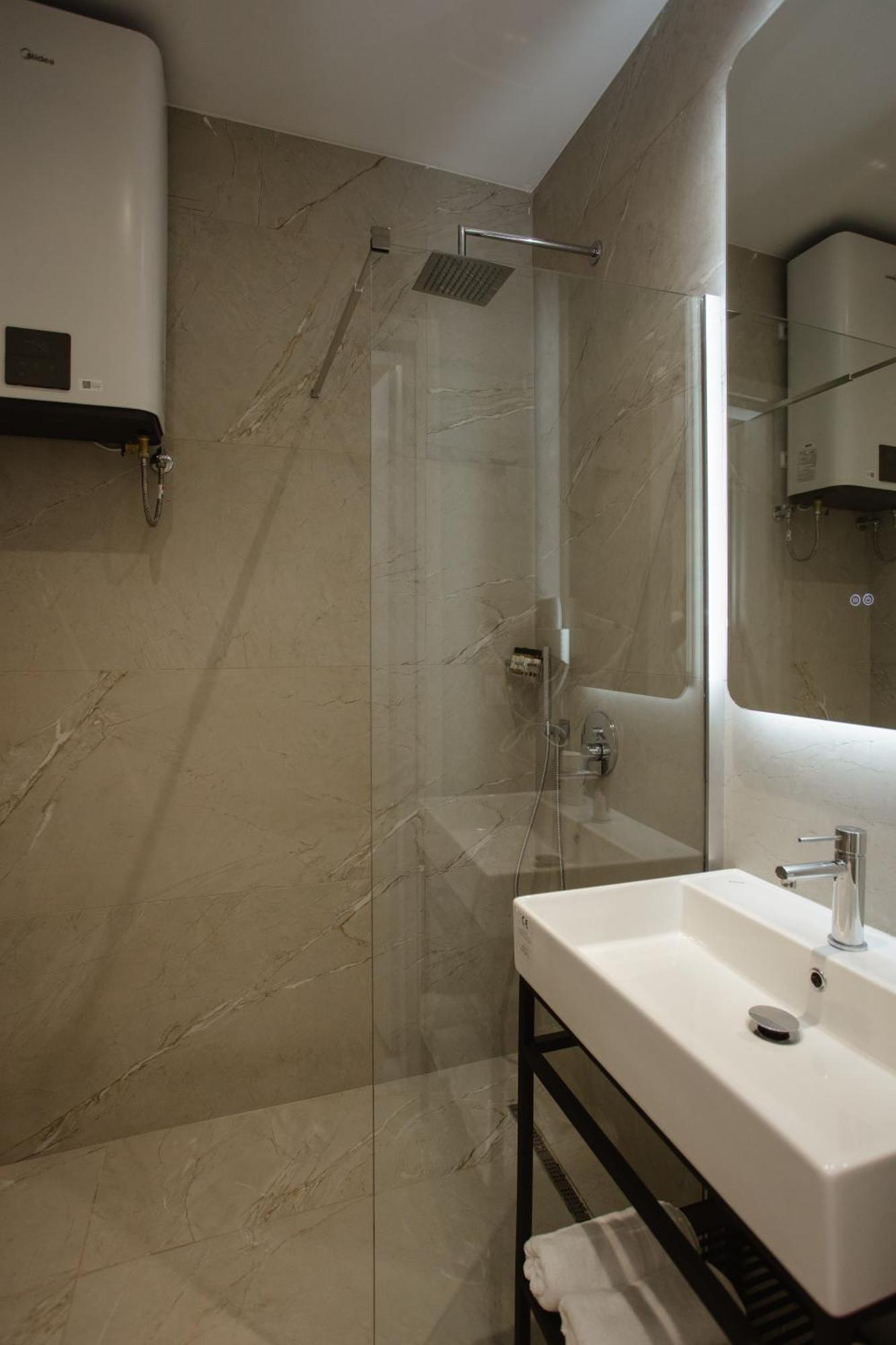 Downtown Hotel Шкодер Экстерьер фото