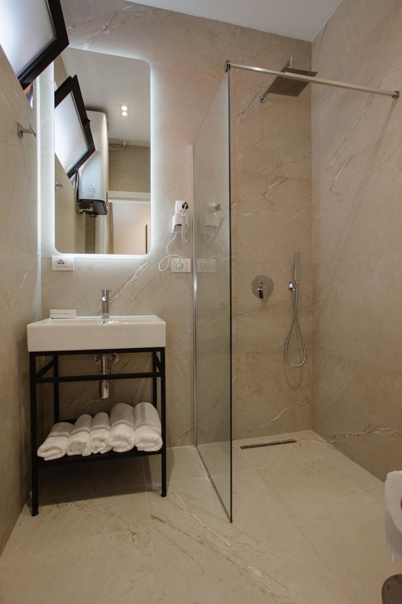 Downtown Hotel Шкодер Экстерьер фото